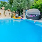 Florendale With Pool בית נופש