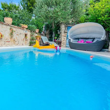 Florendale With Pool Prázdninový dům