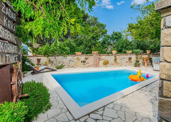 Florendale With Pool * Maslenica