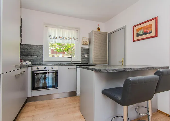 Ferienhaus Florendale With Pool Maslenica