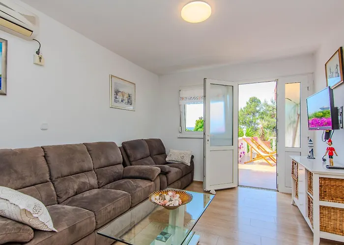 Florendale With Pool 마슬레니차