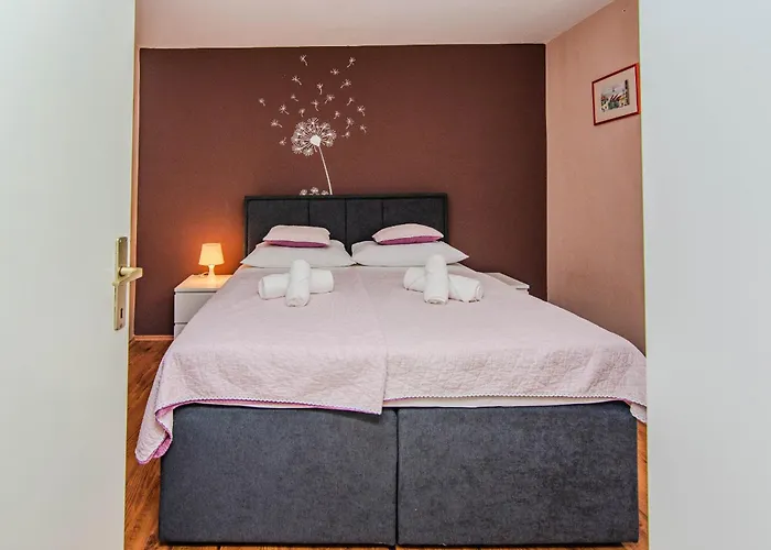 펜션 Florendale With Pool