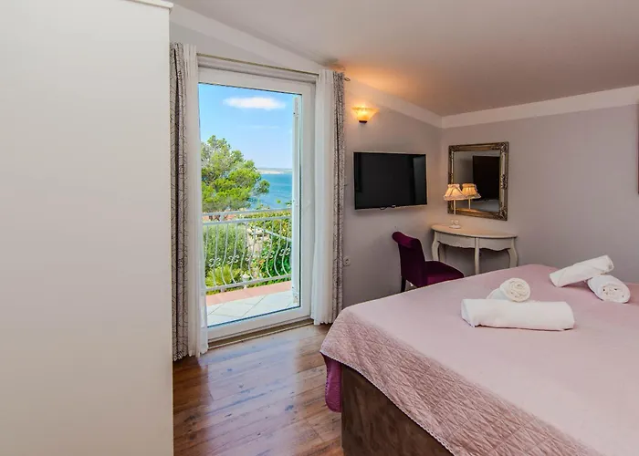 Florendale With Pool 마슬레니차