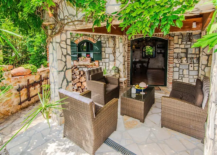 Florendale With Pool * Maslenica