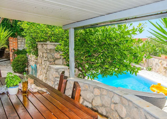 Florendale With Pool 펜션