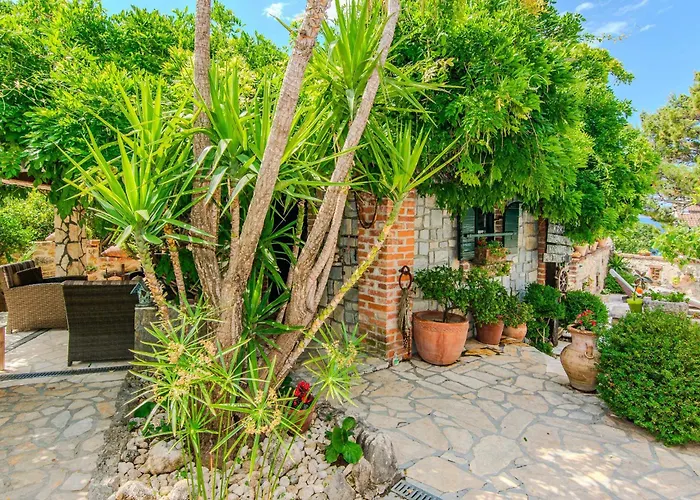 Florendale With Pool Ferienhaus