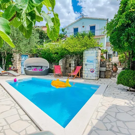 Дом отдыха Florendale With Pool Масленица
